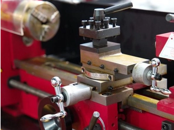 Werkzeuge für eine Drehmaschine und Tipps zur Aufrechterhaltung der CNC -Drehwerkzeuge
